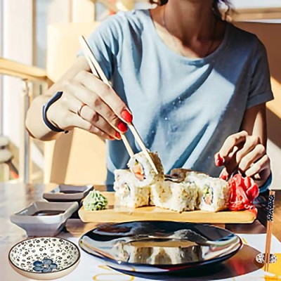 Dätenky - Set di posate in ceramica per sushi, per 4 persone, con supporto  per bacchette Blu